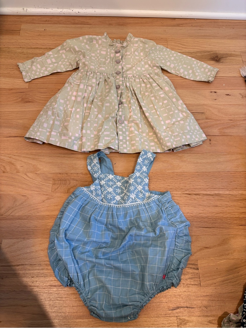 Pink Chicken New York baby girl bundle size 12/18 months and 18/24 months